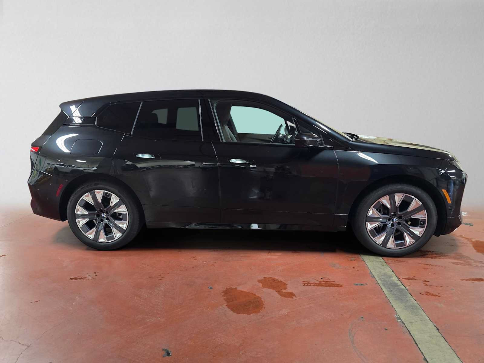 Used 2026 BMW iX xDrive60 w/ Executive Package AWD/4WD image 2