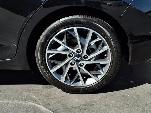 Used 2019 Hyundai Elantra Limited FWD image 6