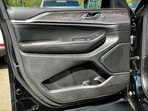 New 2025 Jeep Grand Cherokee Overland image 22