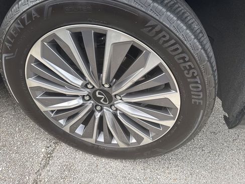 Used 2025 INFINITI QX80 Sensory AWD/4WD image 10