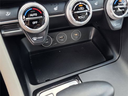Used 2023 Genesis G70 2.0T RWD image 19