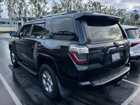 Used 2022 Toyota 4Runner SR5 Premium image 8