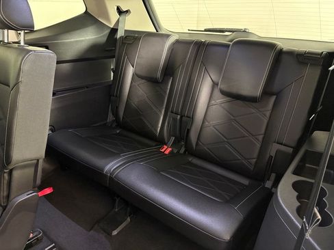 Used 2025 Volkswagen Atlas SE FWD image 36