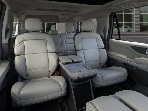 New 2025 Lincoln Navigator L Reserve image 11