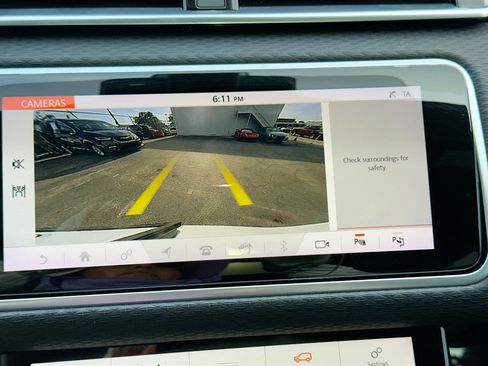 Used 2019 Land Rover Range Rover Velar R-Dynamic SE AWD/4WD image 32