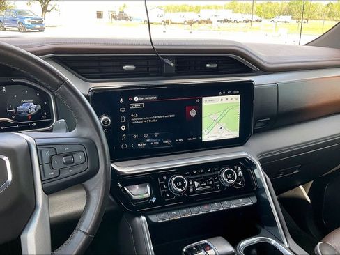 Used 2022 GMC Sierra 1500 Denali w/ Denali Reserve Package image 9