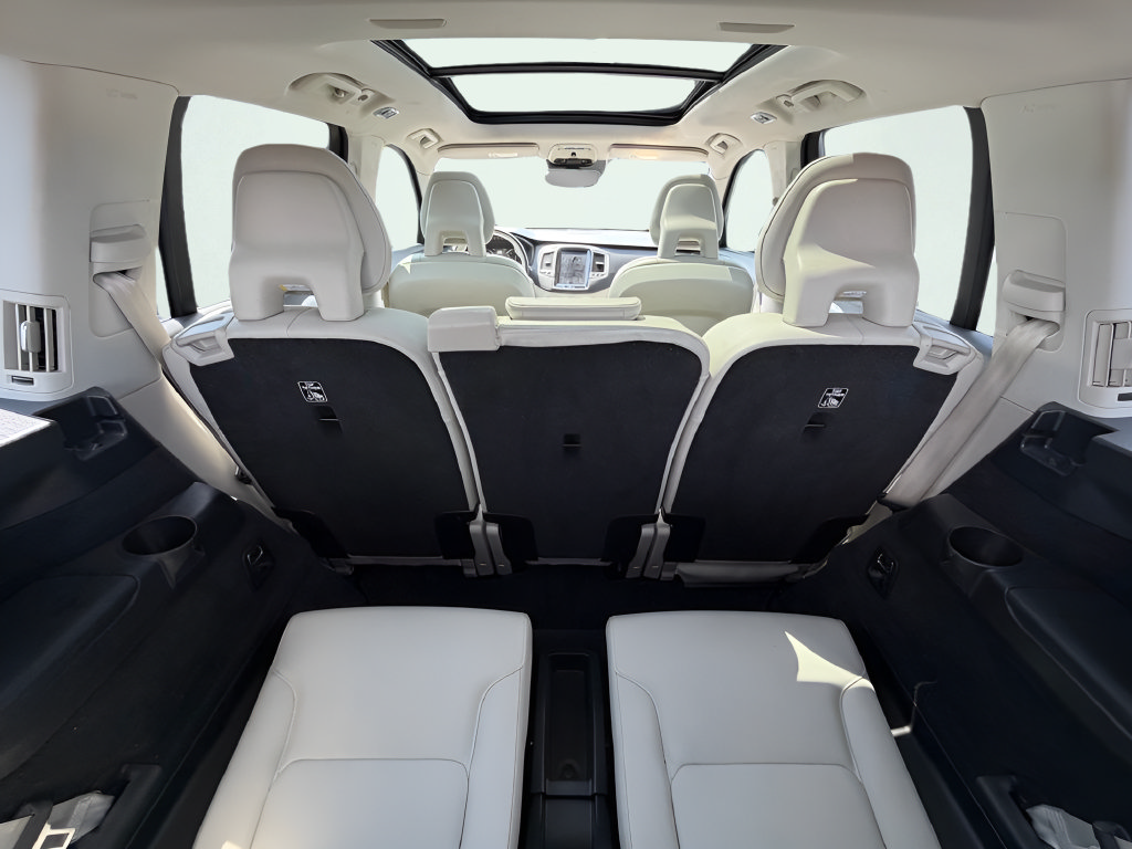 Used 2018 Volvo XC90 T5 Momentum w/ Convenience Package AWD/4WD image 24