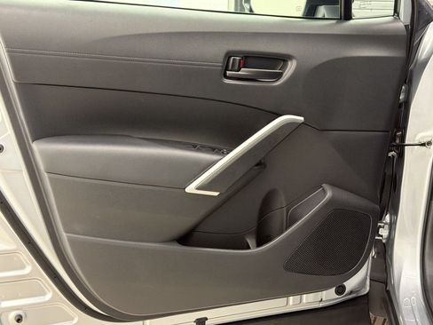 Used 2025 Toyota Corolla Cross LE FWD image 14