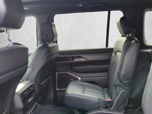 Used 2024 Jeep Wagoneer Series II image 14