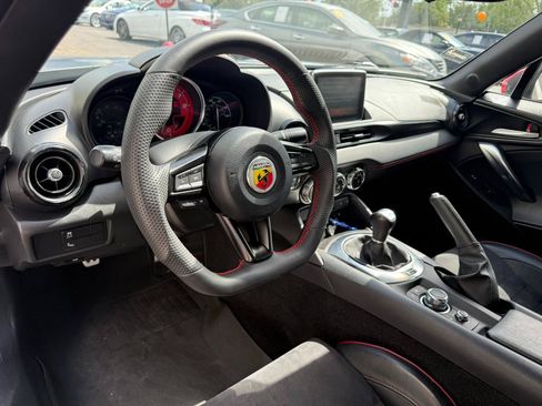 Used 2018 FIAT 124 Spider Abarth w/ Convenience Group RWD image 30