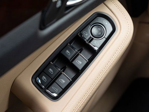 Certified 2023 Porsche Macan AWD/4WD image 19