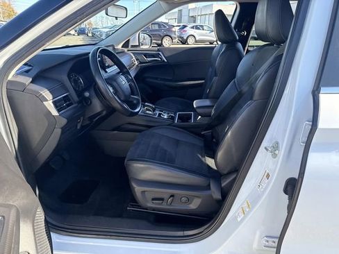 Used 2023 Mitsubishi Outlander SE image 19