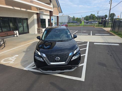 Used 2023 Nissan Rogue SV image 9