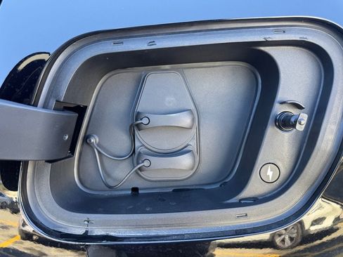 New 2026 Volvo EX30 Plus w/ Protection Package Premier image 9