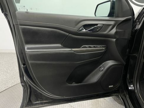 Used 2019 GMC Acadia SLT w/ Black Edition image 16