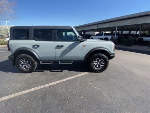 Used 2024 Ford Bronco Badlands image 8