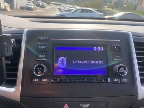 Used 2018 Honda Pilot LX image 9