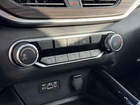 Used 2024 Nissan Altima 2.5 SV image 19