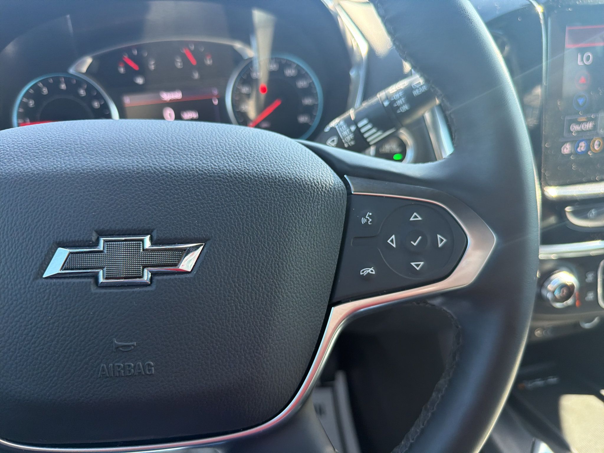 Used 2023 Chevrolet Traverse RS FWD image 36
