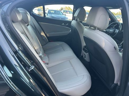 Used 2023 Genesis G70 2.0T image 38