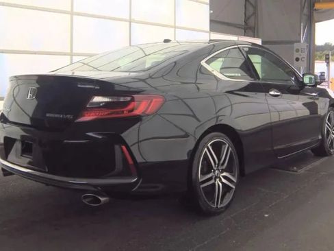 Used 2017 Honda Accord Touring image 3