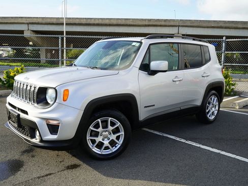 Used 2019 Jeep Renegade Latitude image 3