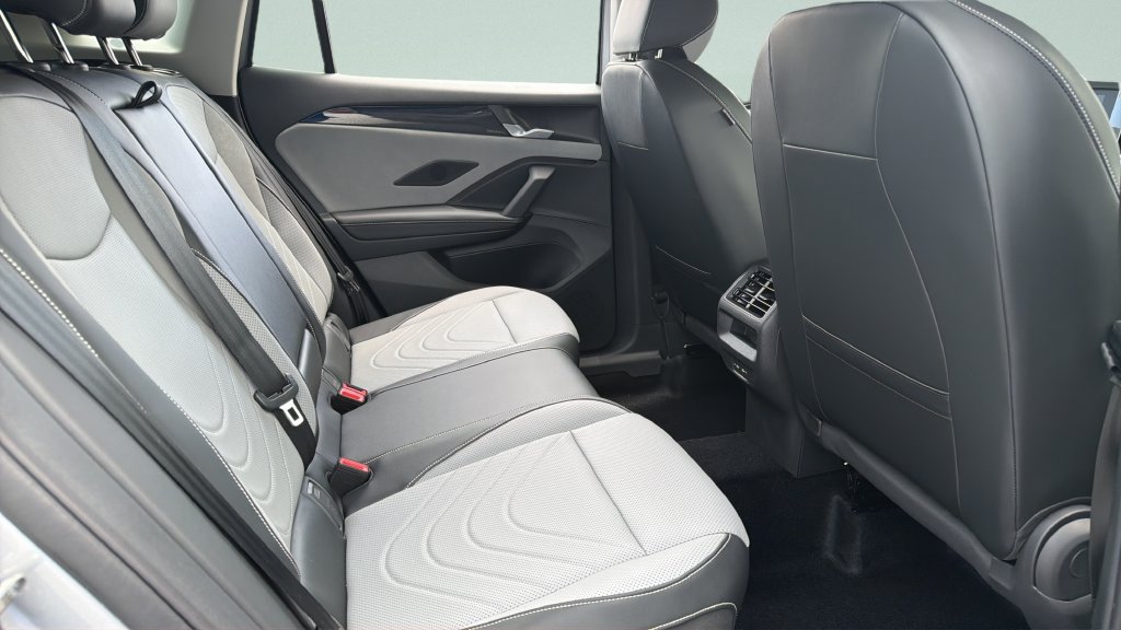 New 2026 Volkswagen Tiguan SE AWD/4WD image 30