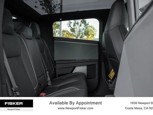 Used 2024 Tesla Cybertruck AWD Crew Cab image 25