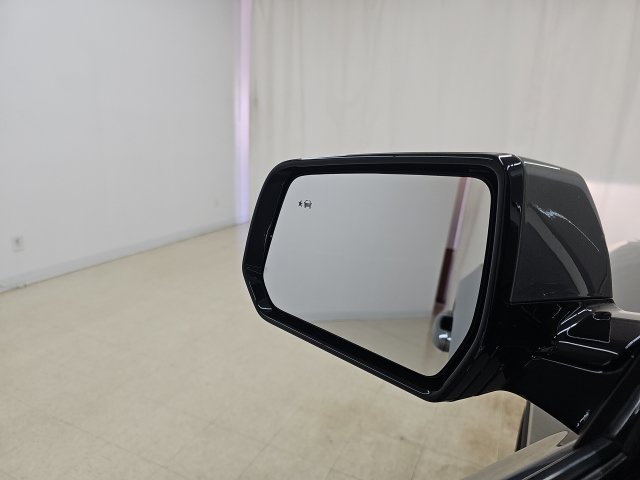 Used 2018 Chevrolet Traverse LT FWD image 13