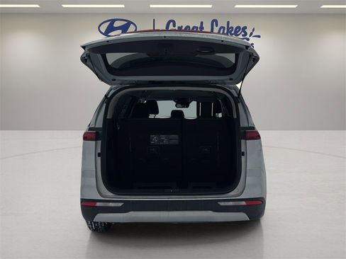 Used 2022 Kia Carnival LX image 10