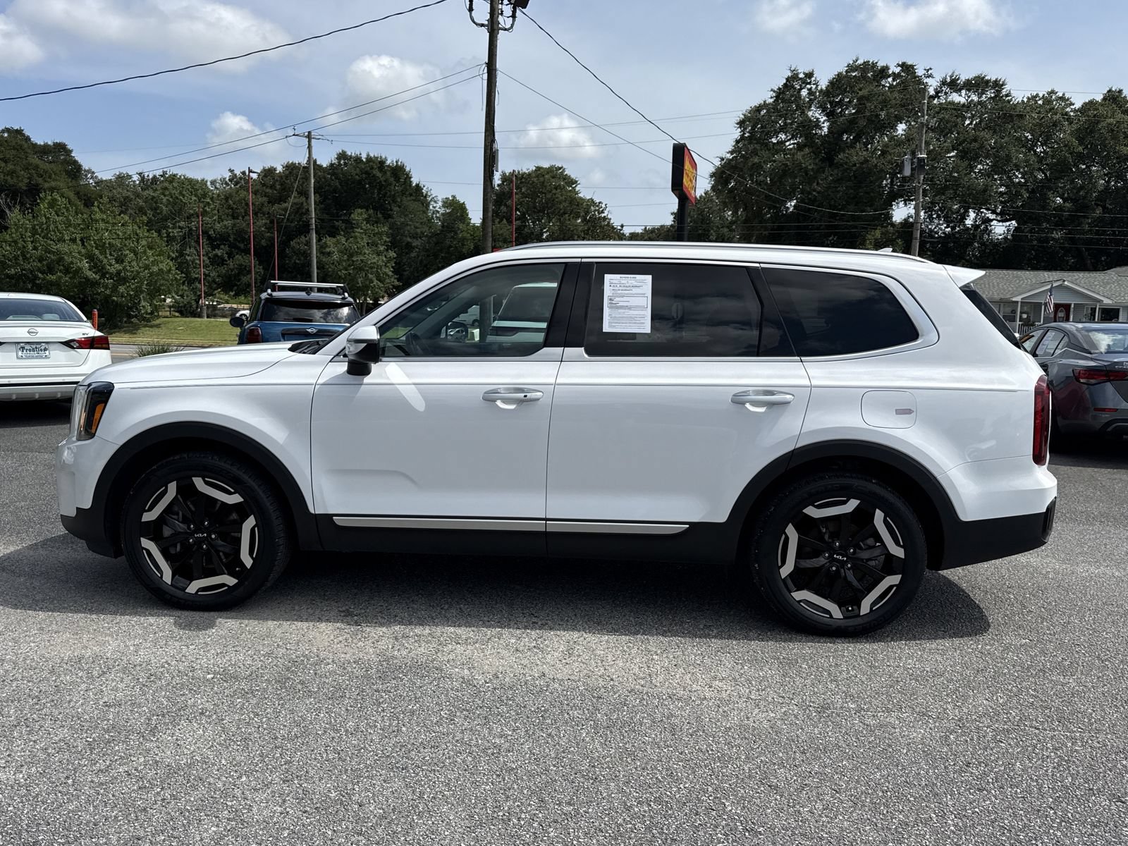 Used 2024 Kia Telluride S w/ S Sunroof Package FWD image 2