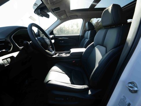 New 2025 Honda Pilot Touring image 9