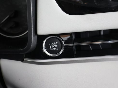 New 2025 Mitsubishi Outlander SE image 40