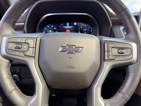 Used 2022 Chevrolet Tahoe Z71 w/ Luxury Package AWD/4WD image 16