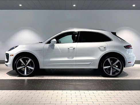 Used 2025 Porsche Macan image 2