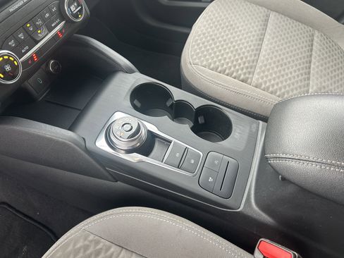 Used 2020 Ford Escape SE image 21