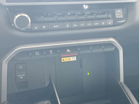 Used 2024 Toyota Tundra Limited image 19