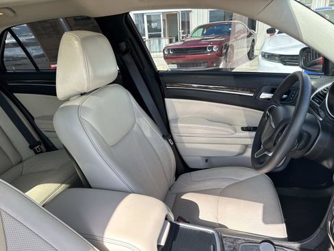 Certified 2023 Chrysler 300 Touring L w/ Popular Equipment Group image 10