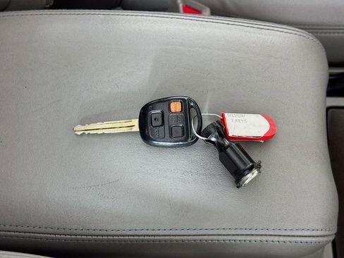 Used 2007 Toyota Land Cruiser image 36