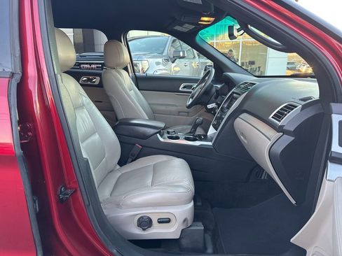 Used 2015 Ford Explorer XLT w/ Equipment Group 202B image 31