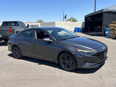 Used 2021 Hyundai Elantra SEL FWD image 6