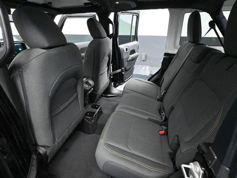 Used 2024 Jeep Wrangler Sahara image 35