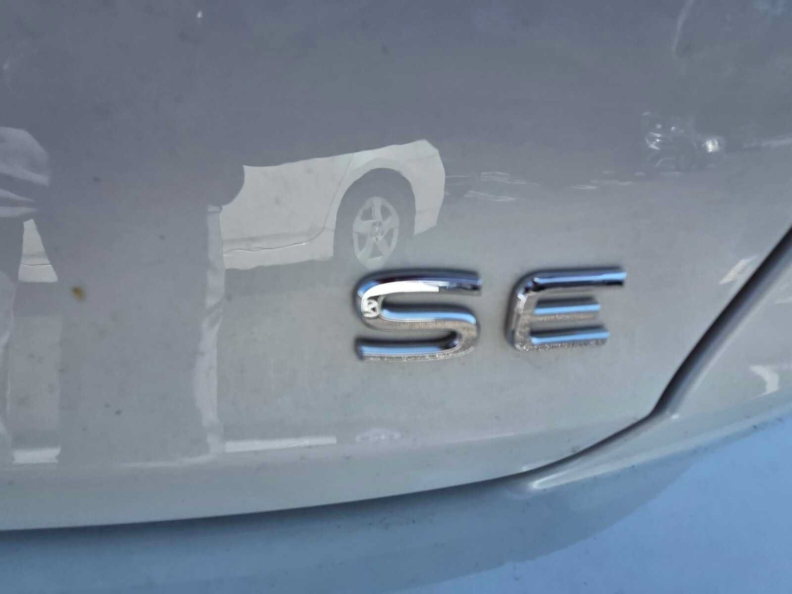 Used 2024 Volkswagen Jetta SE w/ Panoramic Sunroof Package FWD image 4