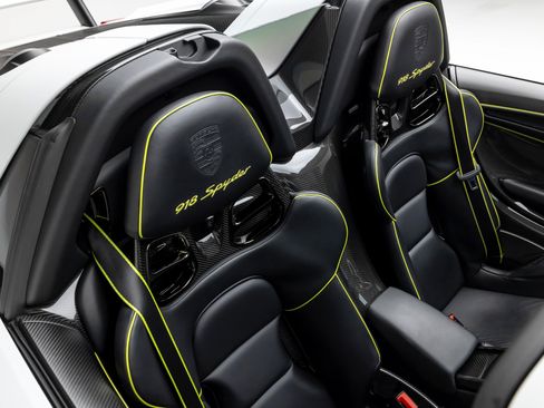 Used 2015 Porsche 918 Spyder AWD/4WD image 25