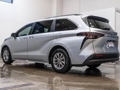 Certified 2025 Toyota Sienna XLE w/ XLE Plus Package FWD image 7