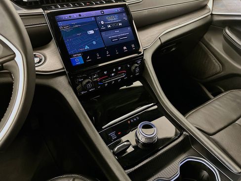 Used 2024 Jeep Grand Cherokee L Limited w/ Luxury Tech Group II image 26