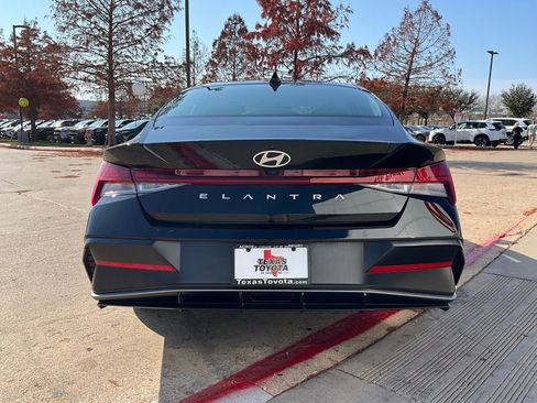 Used 2025 Hyundai Elantra SEL image 7