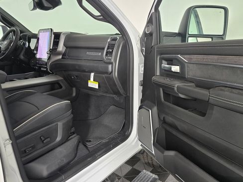 New 2026 RAM 2500 Laramie AWD/4WD image 42