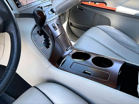 Used 2011 Toyota Venza AWD w/ Premium Pkg #2 image 16