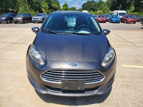 Used 2018 Ford Fiesta SE FWD image 2